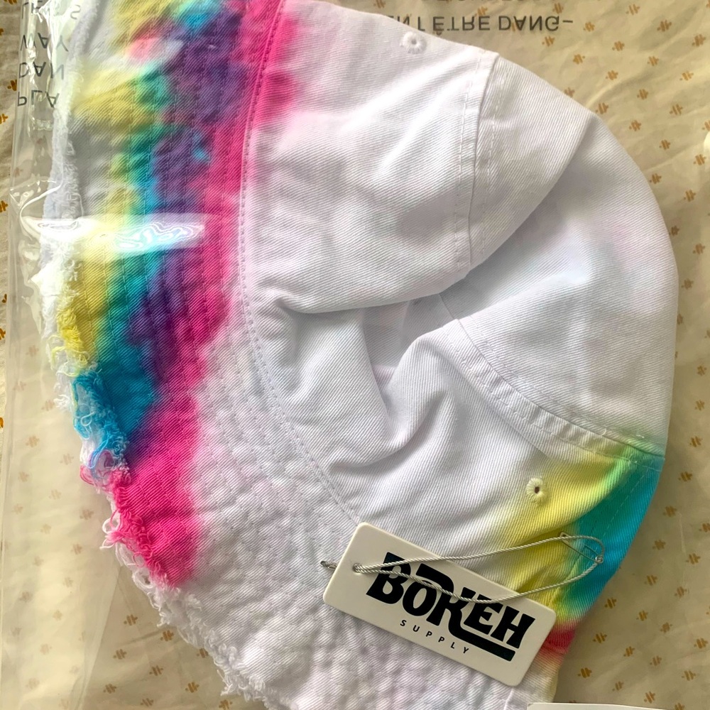 NWT NEVER BEEN OPENED TYE DYED BUCKET HAT!